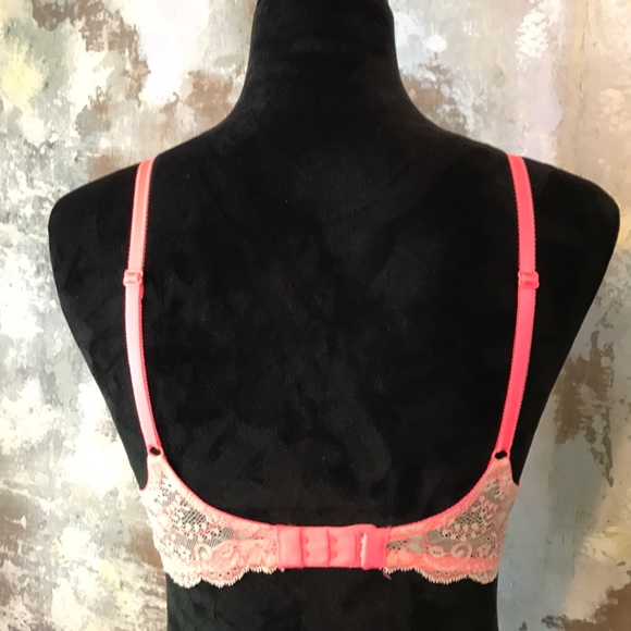 Clearance Victoria's Secret bra avail until Jan 10 - Picture 4 of 6